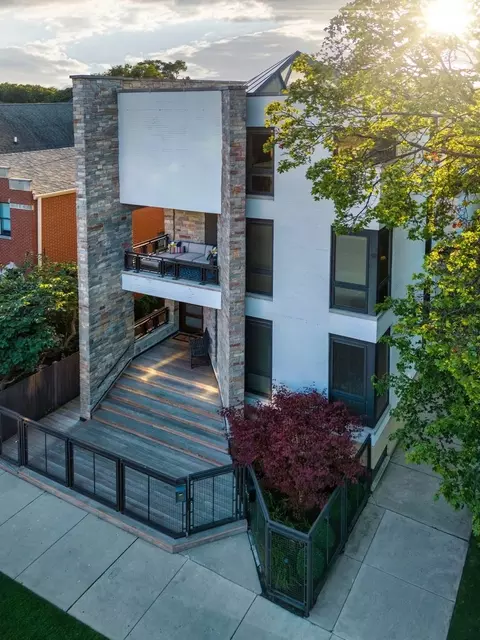 3124 N Leavitt St, Chicago, IL 60618