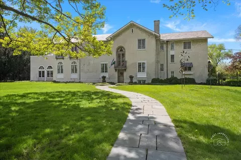 1010 Hawthorne Ln, Geneva, IL 60134