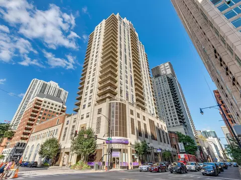 635 N Dearborn St #903, Chicago, IL 60654