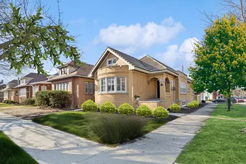 5500 W Pensacola Ave, Chicago, IL 60641
