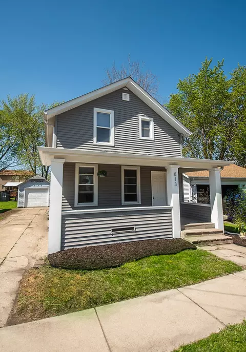 813 W 5th St, Dixon, IL 61021