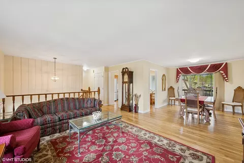 1750 Chippendale Rd, Hoffman Estates, IL 60169 photo 4