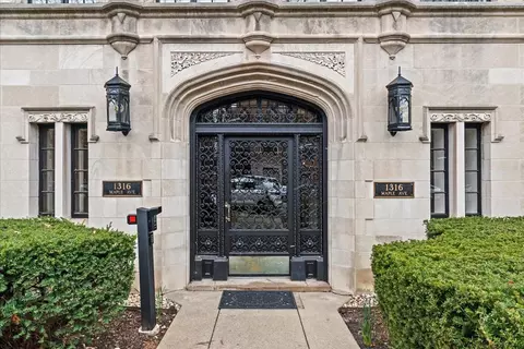 1316 Maple Ave #B2, Evanston, IL 60201 photo 2