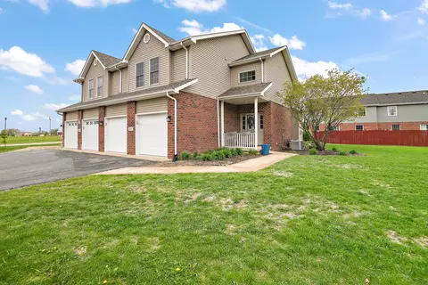 212 Marquette Pl S, Manteno, IL 60950