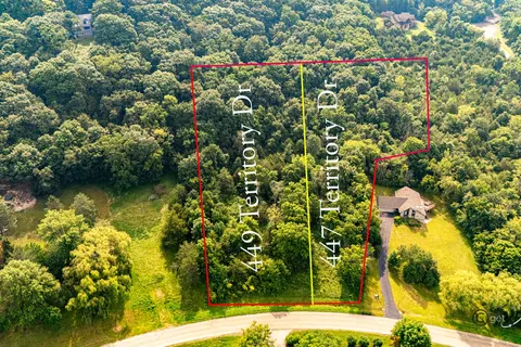 447 Territory Dr, Galena, IL 61036