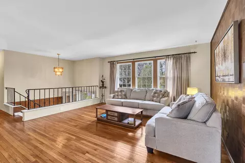 1755 Chippendale Rd, Hoffman Estates, IL 60169 photo 3