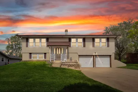 1755 Chippendale Rd, Hoffman Estates, IL 60169 photo 2