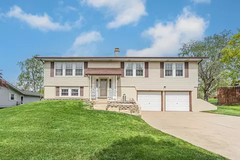 1755 Chippendale Rd, Hoffman Estates, IL 60169