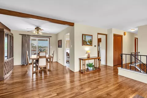 1755 Chippendale Rd, Hoffman Estates, IL 60169 photo 4