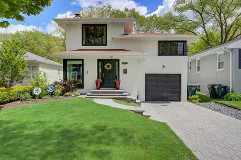 627 Beaver Rd, Glenview, IL 60025