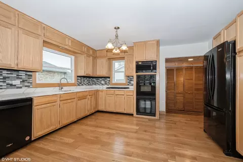 Kitchen - 6754 S 77th Ave, Bridgeview, IL 60455 photo 1 of 1