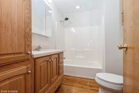 Bath - 6754 S 77th Ave, Bridgeview, IL 60455 photo 2 of 2