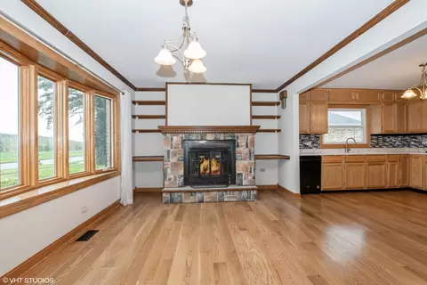 Living - 6754 S 77th Ave, Bridgeview, IL 60455 photo 1 of 2