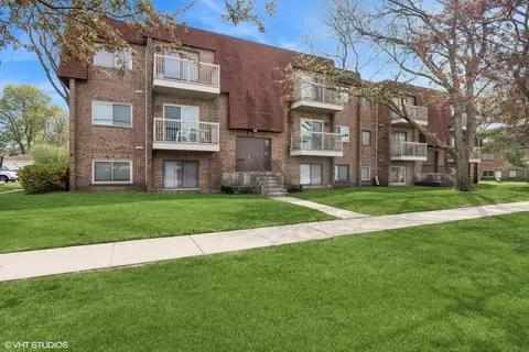 603 W Central Rd #C5, Mount Prospect, IL 60056