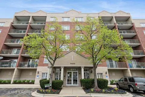 7400 Lincoln Ave #201, Skokie, IL 60076
