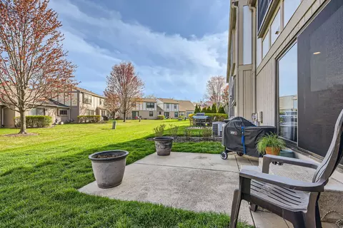 4551 Topaz Dr, Hoffman Estates, IL 60192 photo 4