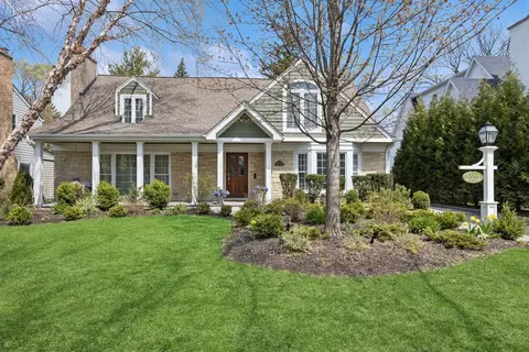 2002 Chestnut Ave, Wilmette, IL 60091