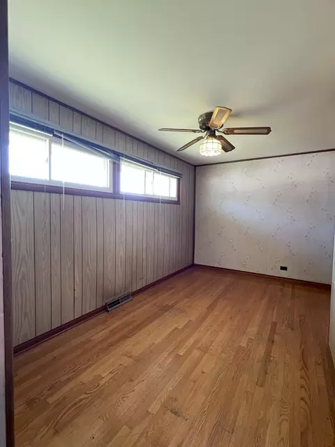 Bedroom - 7824 W 80th St, Bridgeview, IL 60455 photo 2 of 5