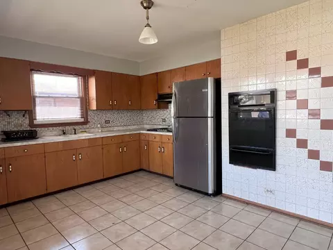 Kitchen - 7824 W 80th St, Bridgeview, IL 60455 photo 3 of 3