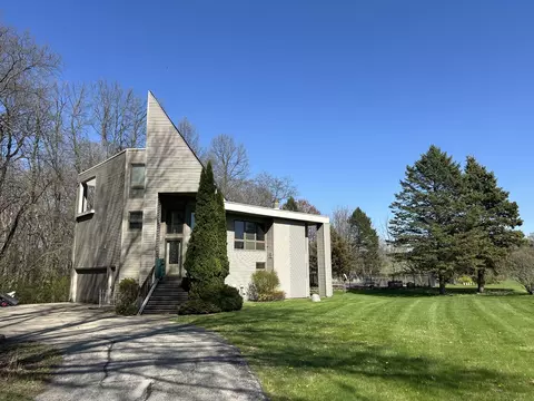 18573 Caledonia Rd, Caledonia, IL 61011