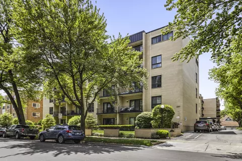 221 N Kenilworth Ave #310, Oak Park, IL 60302