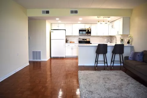 Kitchen - 200 Deborah Ln #14B, Wheeling, IL 60090 photo 2 of 6