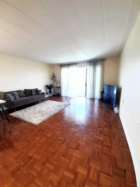 Living - 200 Deborah Ln #14B, Wheeling, IL 60090 photo 2 of 3