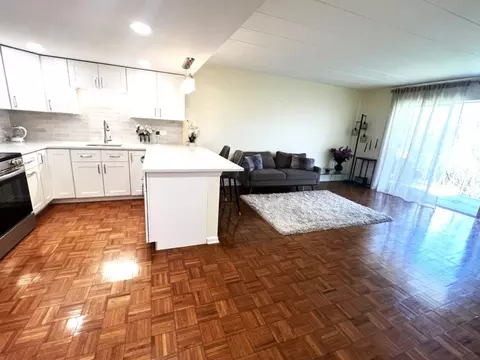 Kitchen - 200 Deborah Ln #14B, Wheeling, IL 60090 photo 4 of 6