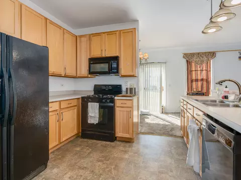 4017 Boulder Ct, Aurora, IL 60504 photo 2