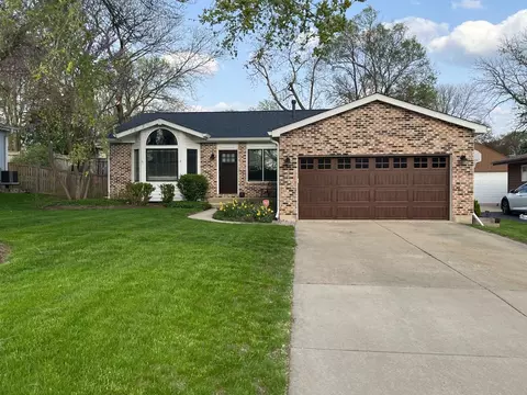 3 S323 Curtis Ave, Warrenville, IL 60555