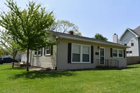 Exterior - 115 E 6th St, Gridley, IL 61744 photo 3 of 7