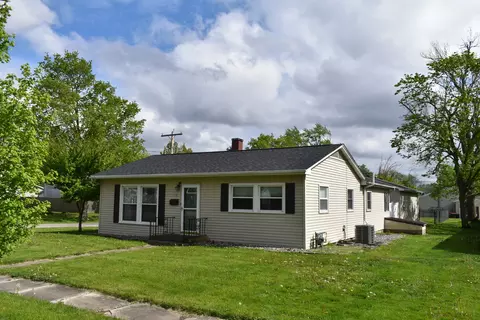 115 E 6th St, Gridley, IL 61744
