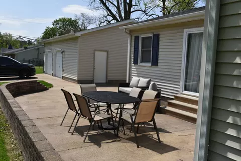 Exterior - 115 E 6th St, Gridley, IL 61744 photo 5 of 7