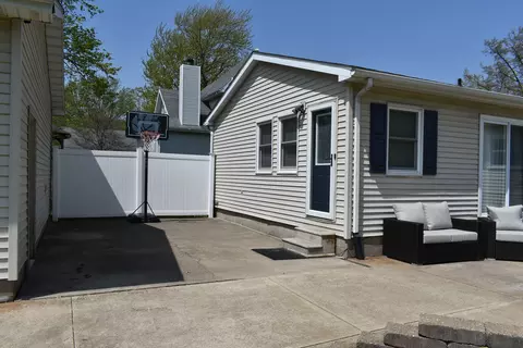 Exterior - 115 E 6th St, Gridley, IL 61744 photo 6 of 7