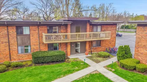 481 Duane Ter #A-1, Glen Ellyn, IL 60137