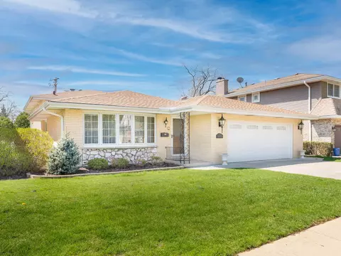7919 W Country Club Ln, Elmwood Park, IL 60707