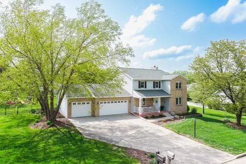 13822 Deer Ridge Rd, Bloomington, IL 61705