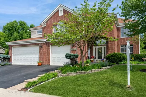 38 W424 Berquist Dr, Geneva, IL 60134
