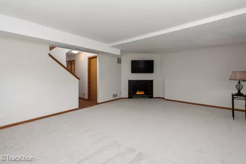 Living - 2424 Dawson Ln, Algonquin, IL 60102 photo 6 of 6
