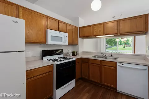 Kitchen - 2424 Dawson Ln, Algonquin, IL 60102 photo 2 of 2