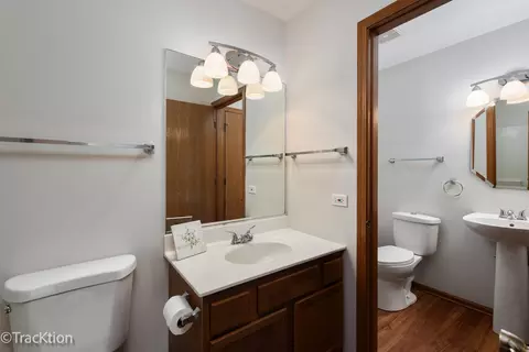 Bath - 2424 Dawson Ln, Algonquin, IL 60102 photo 1 of 3