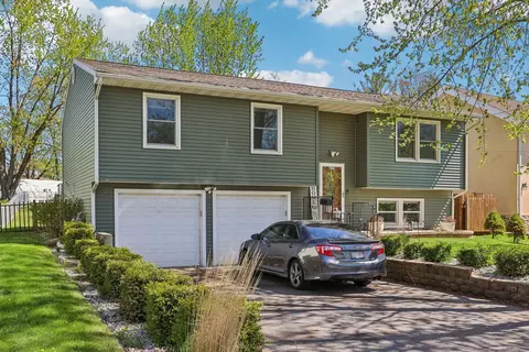 277 Sunset Ln, Antioch, IL 60002