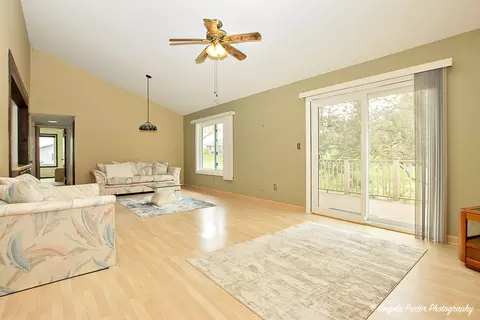 414 Waters Edge Dr #C, Mchenry, IL 60050 photo 2