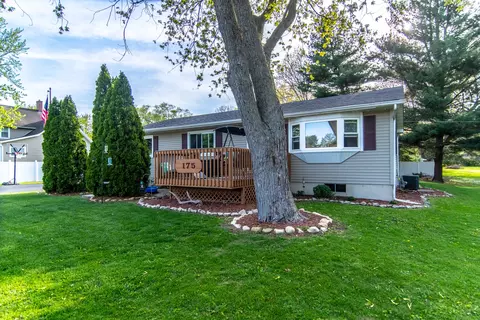 175 S Cash St, Seneca, IL 61360