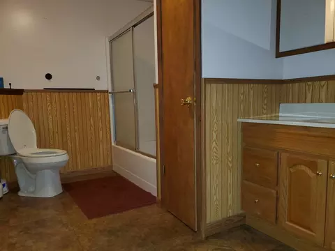 Bath - 308 W Jefferson St, Danforth, IL 60930 photo 2 of 2