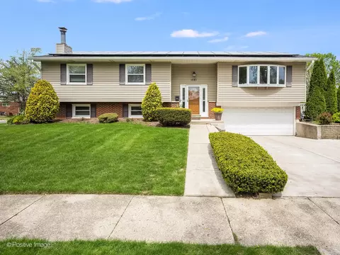 1581 Indian Hill Dr, Hanover Park, IL 60133