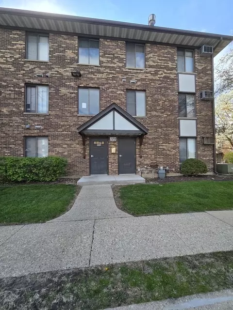 109 Gregory St #13, Aurora, IL 60504