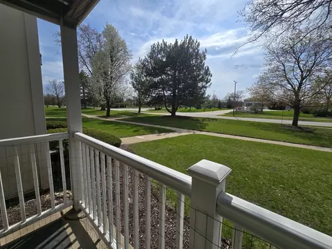 Exterior - 109 Gregory St #13, Aurora, IL 60504 photo 4 of 4
