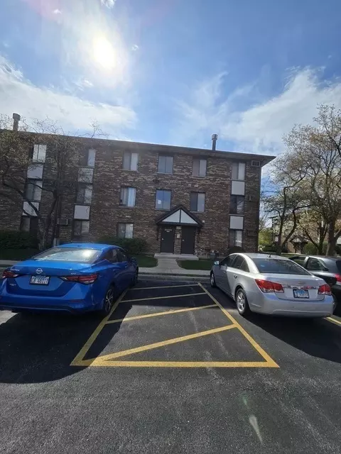 Exterior - 109 Gregory St #13, Aurora, IL 60504 photo 1 of 4