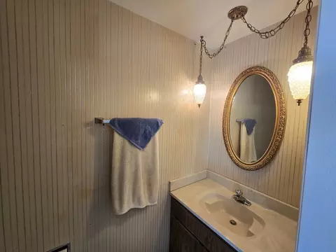 Bath - 109 Gregory St #13, Aurora, IL 60504 photo 3 of 3